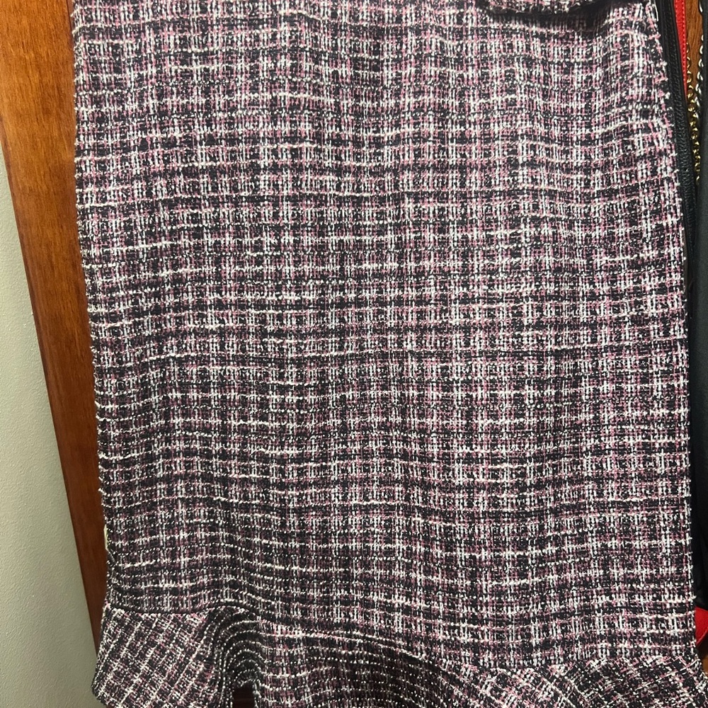 Elegant Tweed Skirt - Black and Pink